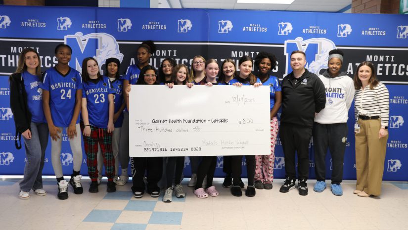 the girls modified volleyball team is posing with their coaches and holding a ceremonial check