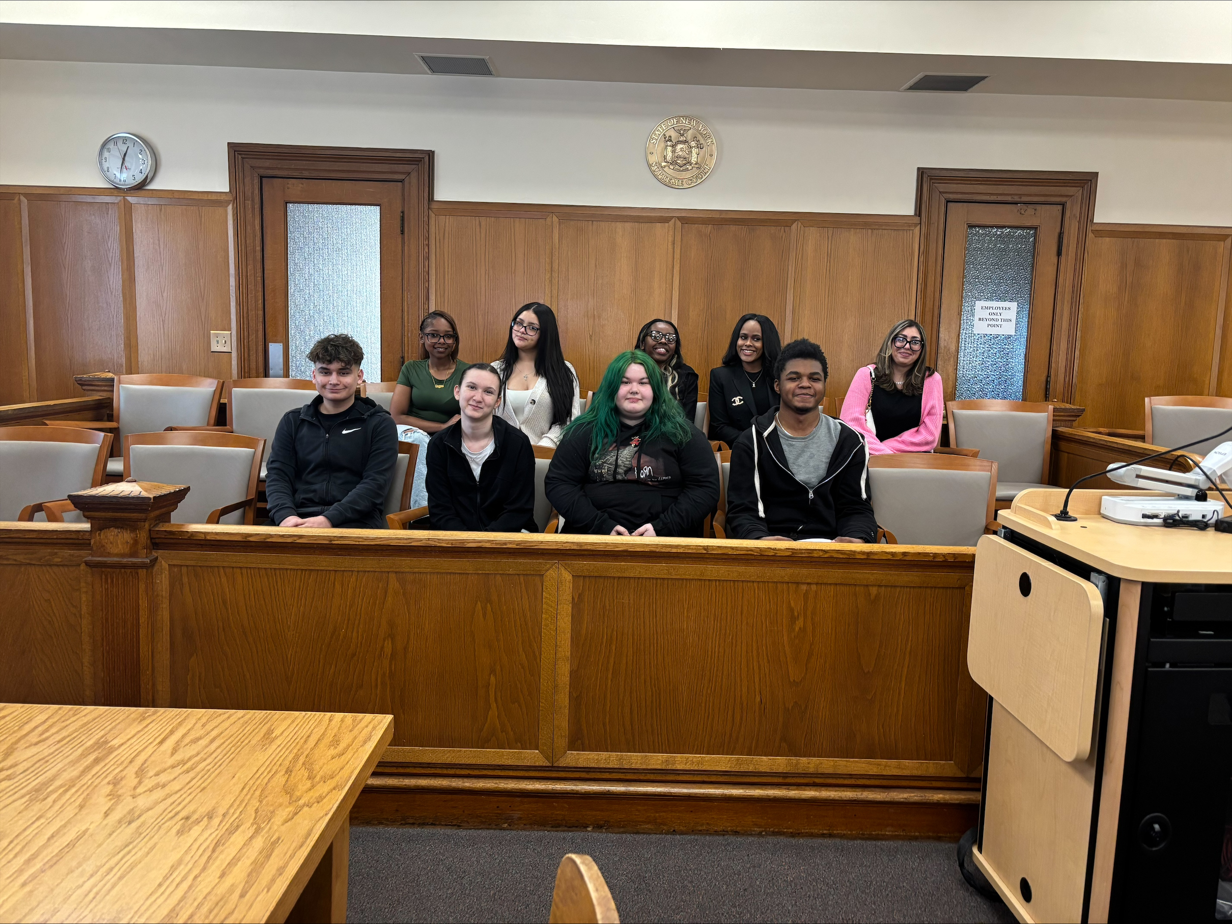 MHS students posing at the courthouse